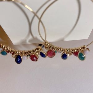 Wire-Hoop beaded Trendy drop Earrings. Multi-color beads⚜️Gold wire NWOT.